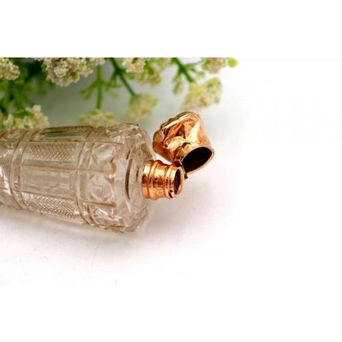 Perfume Bottle in Glass and 15k Gold, in Worn conditions. Designed 1890 to 1919