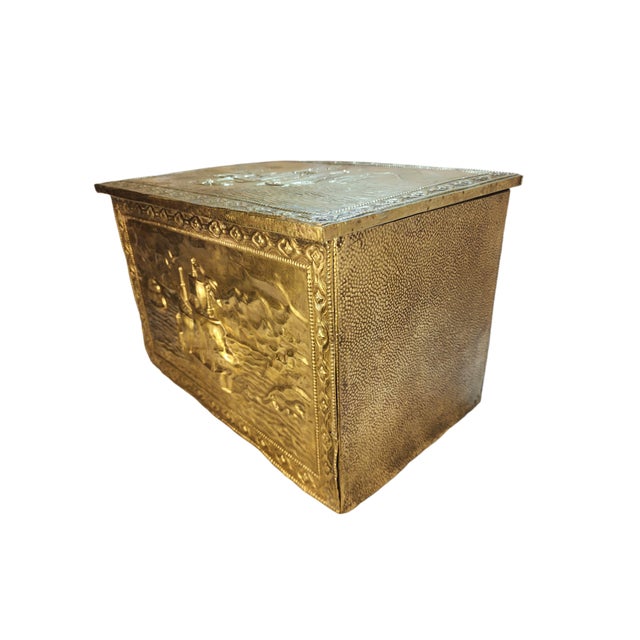 1900 - 1909 Early 1900s Antique Peerage England Coal Hob – Nautical Ship Design in Pressed Brass For Sale - Image 5 of 8