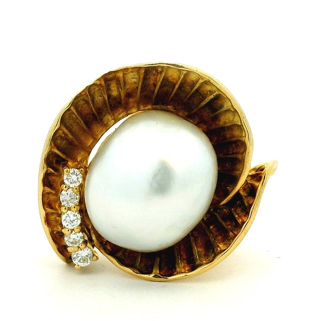 Gold Vintage Italian 18k Gold South Sea Pearl and Diamond Cocktail Ring, 1970s, Size 5.5 For Sale - Image 8 of 15