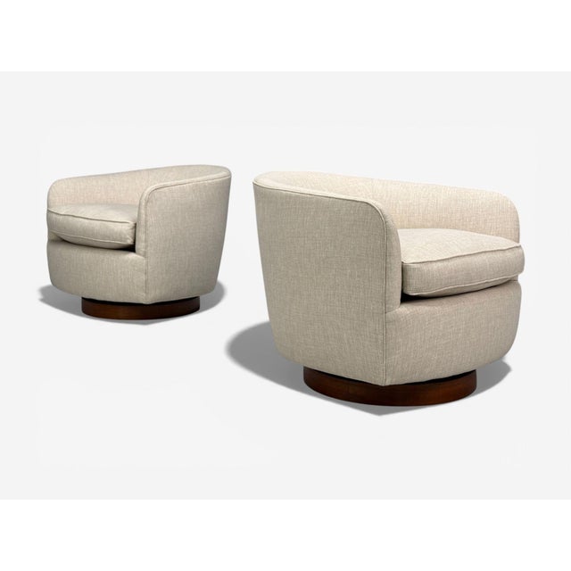 1960s Milo Baughman, Swivel Chairs, Beige Upholstery, Walnut, Usa, 1970s For Sale - Image 5 of 13