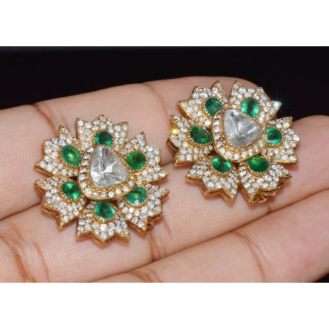 Late 20th Century Pair of Estate Natural 6.40cts Diamond & Emerald Solid 18k Gold Floral Earrings For Sale - Image 10 of 13