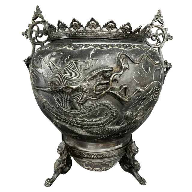 Bronze Flower Pot, Japan, 1890s For Sale
