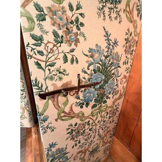 Brown Wave-Fronted Wardrobe in Walnut Veneer from Zurich, 1720 For Sale - Image 8 of 12