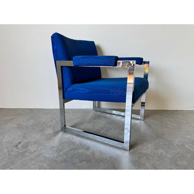 This striking 1970s Milo Baughman-style lounge chair features a sleek flat-bar cantilever chrome frame, embodying the...