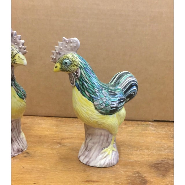 19th Century Chinese Susancai Glazed Porcelain Roosters - a Pair For Sale In New York - Image 6 of 11