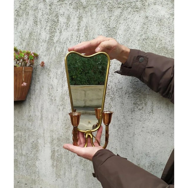 These two art decò wall lights are attibuted to Fontana Arte for form and style. The bulbs on are for demonstration...