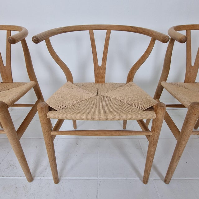 Wood CH24 Wishbone Chairs by Carl Hansen & Son, Denmark, Set of 5 For Sale - Image 7 of 16