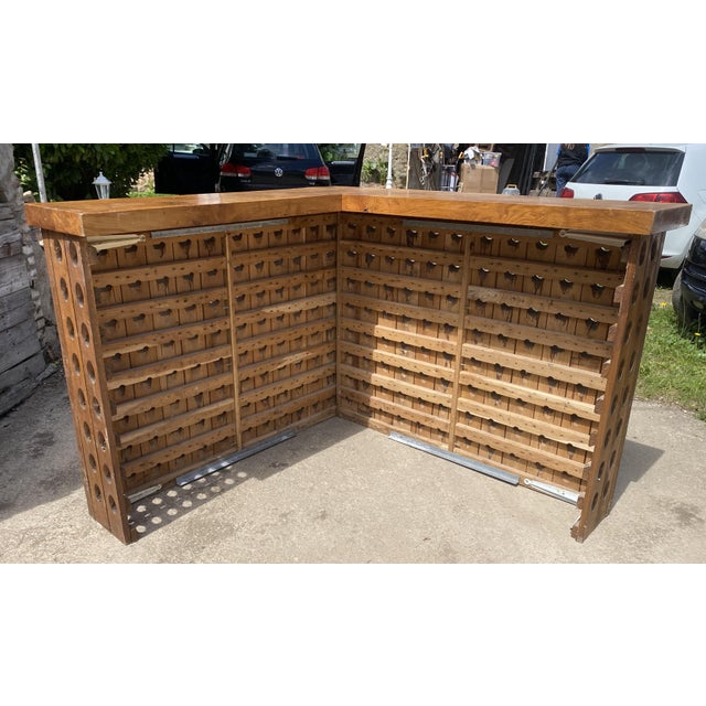 The bar will be delivered disassembled in 3 parts and can be easily and quickly reassembled. Perfect as a bar, reception...