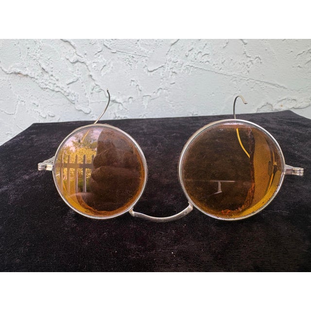 Metal Antique Willson Service Goggles Style E With Original Metal Case, Amber Lenses, Patented 1915–1918 For Sale - Image 7 of 12