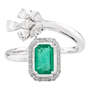 Emerald Ring Embellished With Cluster Diamond in 18k White Gold Size 7