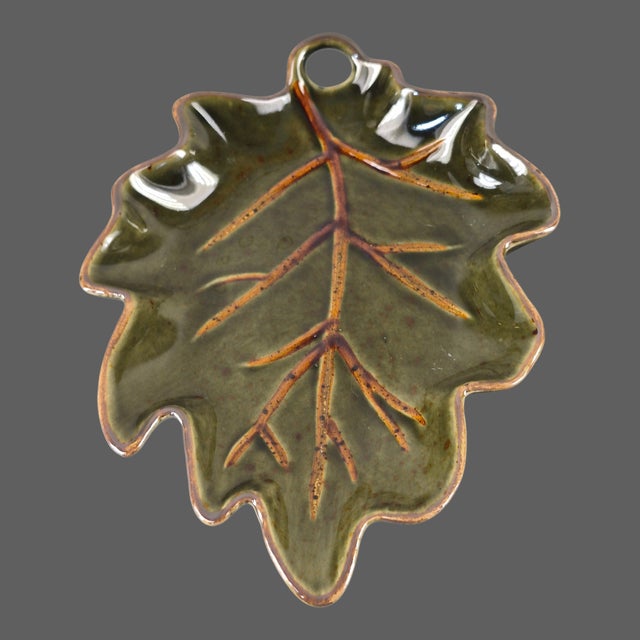 The Roscher pair of serving dishes are a stylish addition to any dining table, featuring a contemporary leaf-shaped design...