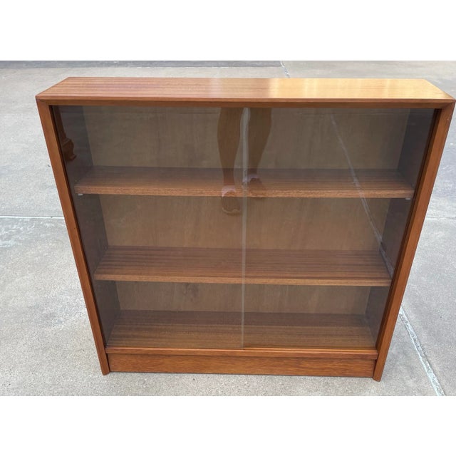 Mid-Century Modern Mid Century Gibbs Furniture Display Case With Sliding Glass Doors For Sale - Image 3 of 10