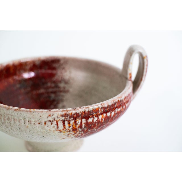 This bowl comes from the oldest ceramics factory in Germany - the Karlsruhe Majolica and is therefore a real collector's...