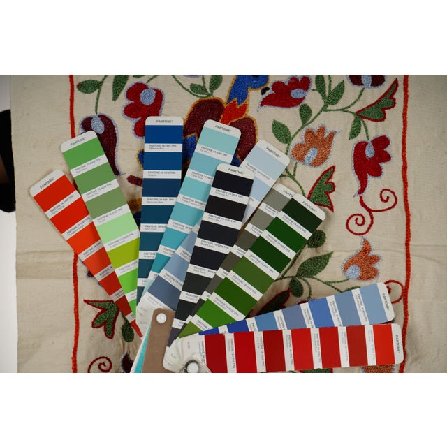 White Suzani Embroidered Wall Hanging With Bird & Duck For Sale - Image 8 of 8