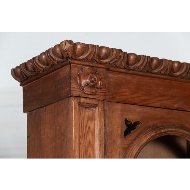 19th Century English Pine Arched Glazed Bookcase, 1870s For Sale - Image 4 of 14