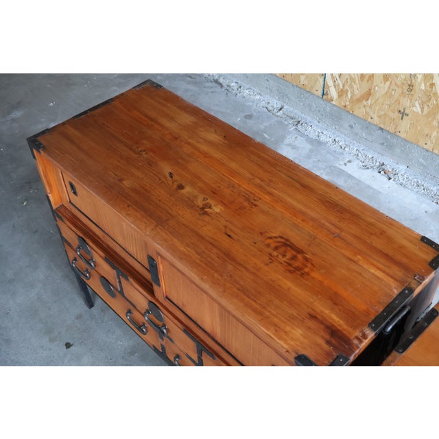 Brown Pair of 19th Century Japanese Tansu Bedside Chests For Sale - Image 8 of 10
