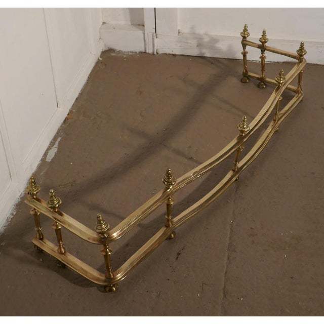 Large 19th Century Brass Fender, 1870s For Sale - Image 4 of 7