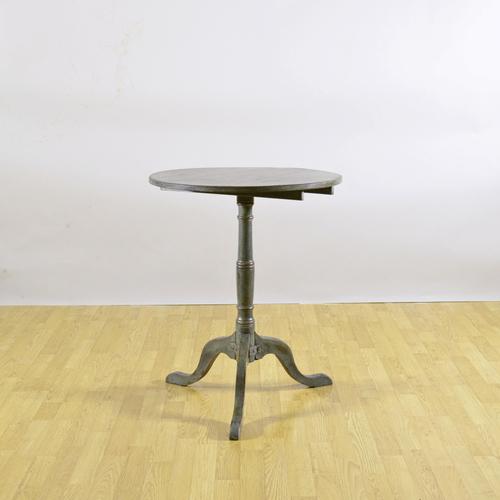 This elegant tripod coffee table, dating back to the early 1900s, is a refined example of period cabinetry that blends...