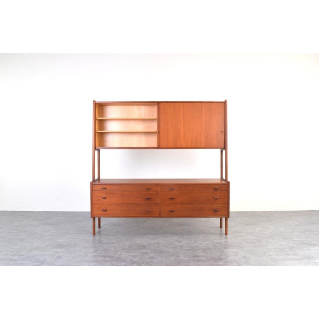 The RY-20 model credenza was designed in the 1950s by Hans Wegner and manufactured by the Ry Møbler Denmark. The furniture...
