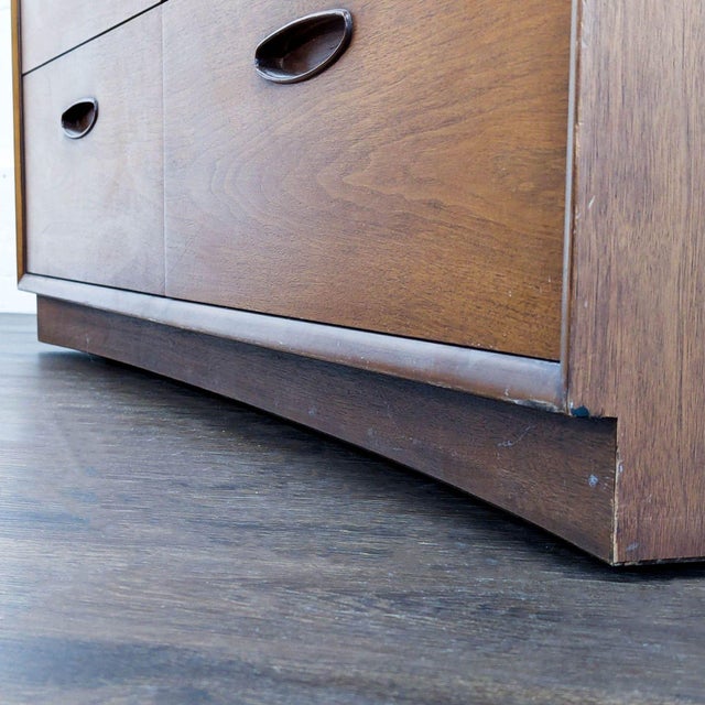 Wood Henredon Vintage 8-Drawer Mid-Century Modern Dresser - Solid Wood Storage For Sale - Image 7 of 12