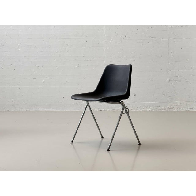 Industrial Polyside Chair by Robin Day for Hille, 1970s For Sale - Image 3 of 17