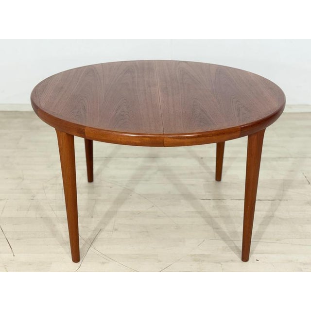 High-quality, extendable mid-century dining table from the renowned Danish manufacturer VV Møbler Spøttrup (model no....