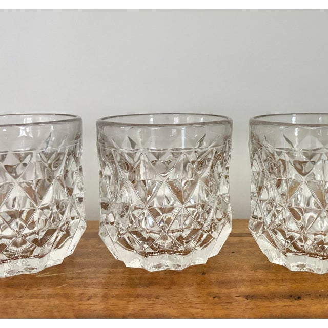 Mixed drinks will glow beautifully in this set of four crystal low ball tumblers with light refracting glass shape. I ship...