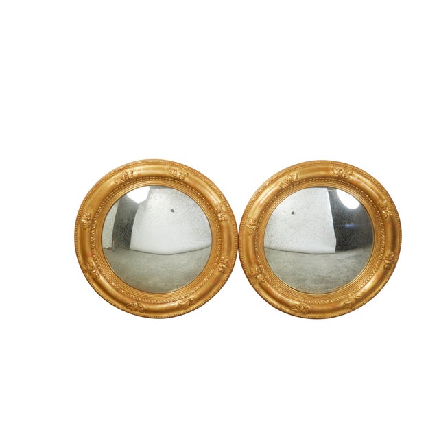 Pair of English Giltwood 1940s Round Convex Mirrors with Carved Oak Leaves For Sale - Image 4 of 11