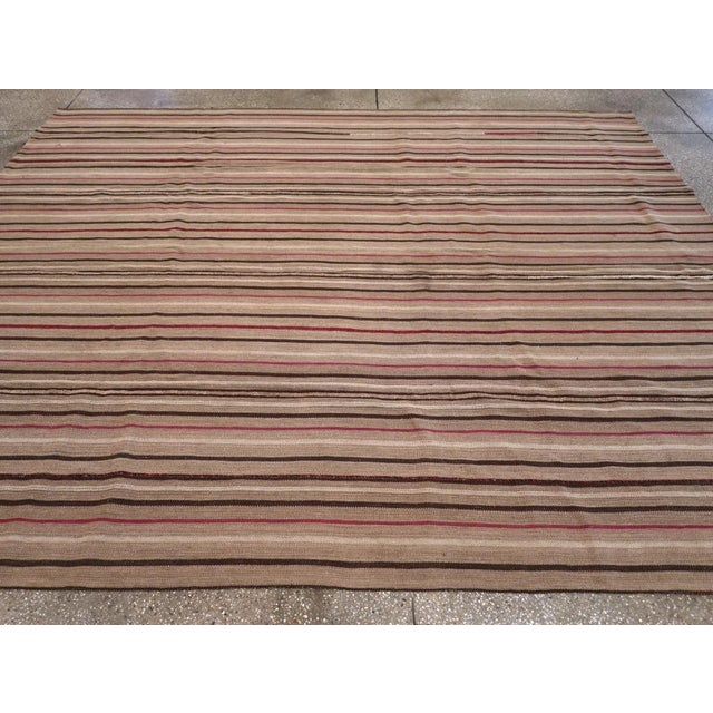 Mid 20th Century Galerie Shabab Collection Mid-20th Century Handmade Turkish Flatweave Kilim Room Size Carpet For Sale - Image 5 of 9