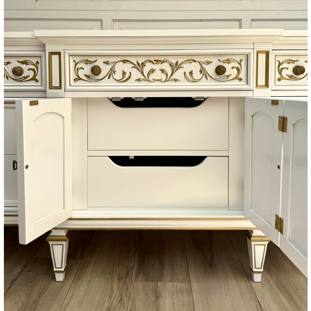 1970s 1970s Thomasville Dresser Credenza Newly Refinished in White With Gold Details For Sale - Image 5 of 11