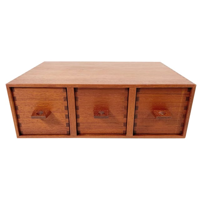 Small Wall Mounted Chest of Drawers by Östen Kristiansson for Luxus, 1960s For Sale