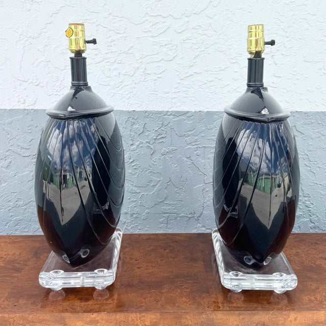 Art Deco 1980s Postmaster Deco Black Gloss Ceramic and Lucite Table Lamps - A Pair For Sale - Image 3 of 6
