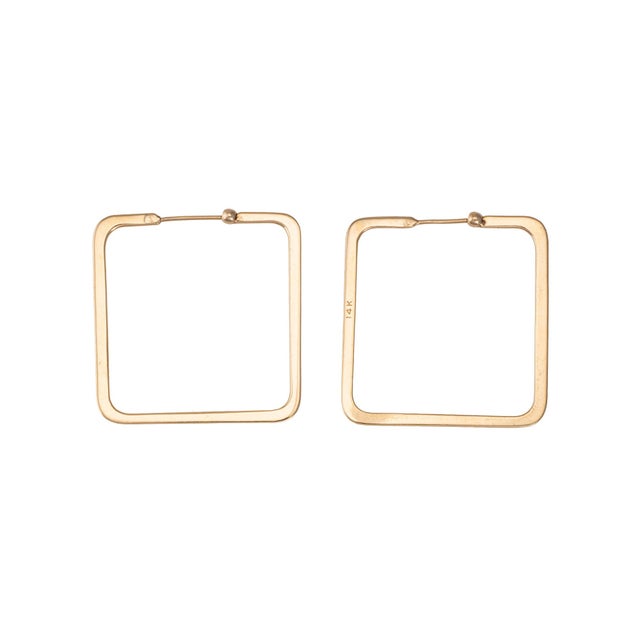 Chic pair of vintage square hoop earrings crafted in 14k yellow gold (circa 1980s). A sleek vintage pair of vintage square...