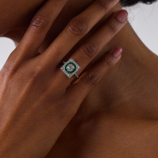 2010s Art Deco Style 1.00 Carat Old Mine Cut Diamond Emerald Platinum Target Ring, Size 7.25 For Sale - Image 5 of 6
