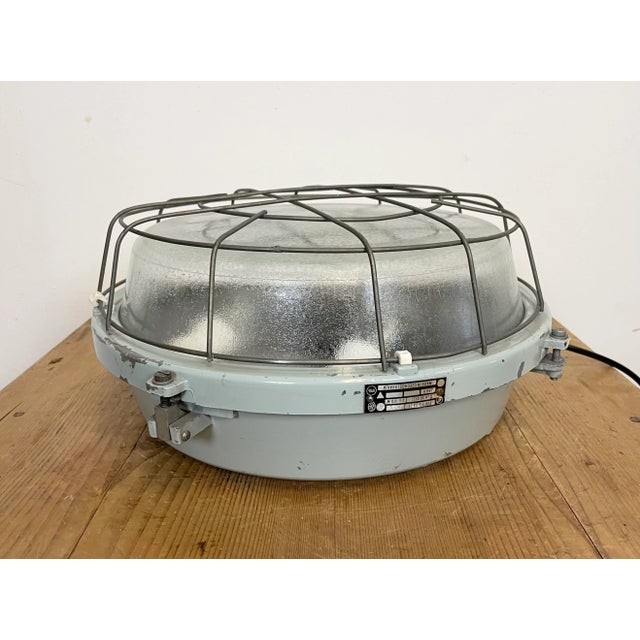 Industrial Vintage Grey Cast Aluminium Wall Lamp from Elektrosvit, 1980s For Sale - Image 4 of 16
