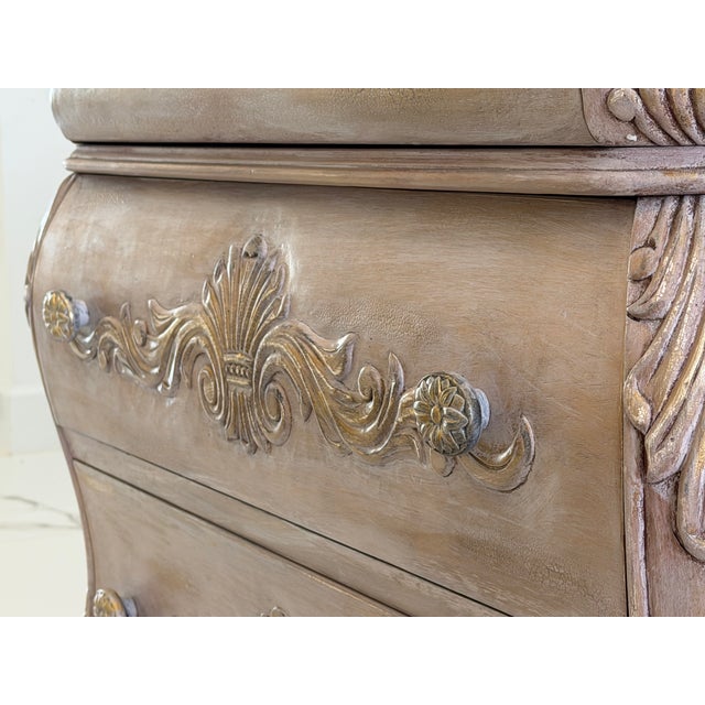 1990s French Provincial Bombe Marble Top Dresser – Louis XV Style Chest – Carved & Gilt – 3 Drawer For Sale In Naples, FL - Image 6 of 16