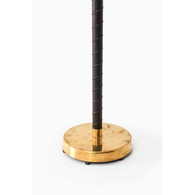 Scandinavian Modern Floor Lamp in Brass, Leather and Linen attributed to Hans Bergström, 1940s For Sale - Image 3 of 10