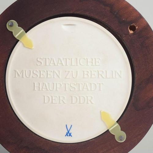 Circular Relief Plaque in Biscuit with Female Profile Portrait from Meissen, 1970s For Sale - Image 3 of 5