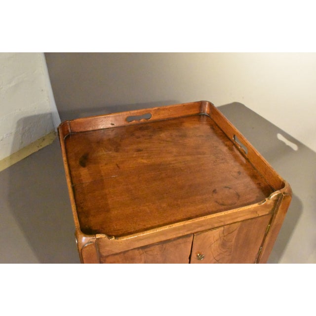 Mahogany George III Commode in the Chippendale Style, 18th Century For Sale In Minneapolis - Image 6 of 8