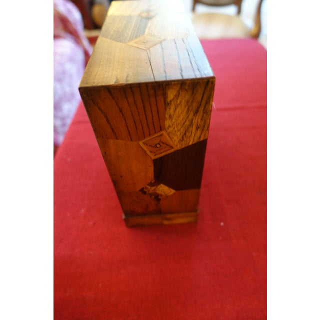 Lovely Japanese cabinet in Hakone wood marquetry Very good condition 19/21/9 cm