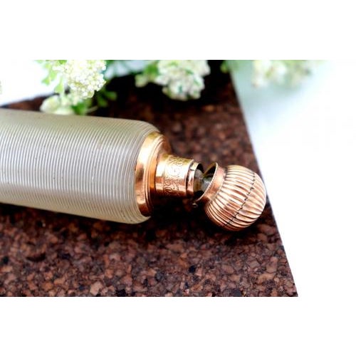Perfume Bottle in Glass and 15k Gold, in Worn conditions. Designed 1890 to 1919