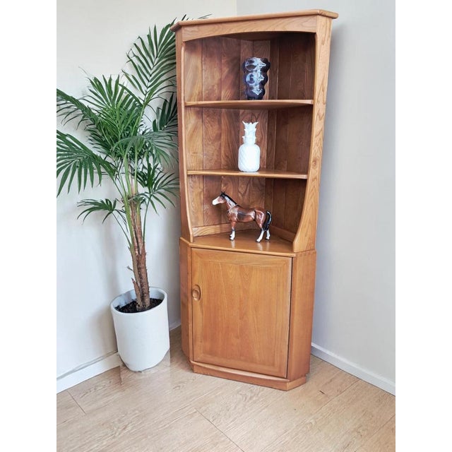 Mid-Century Modern Mid-Century Windsor Corner Display in Elm by Lucian Ercolani for Ercol, 1980s For Sale - Image 3 of 18