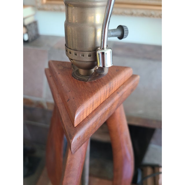 Vintage Mid-Century Modern Sculpted Bentwood & Brass Table Lamp For Sale - Image 4 of 16