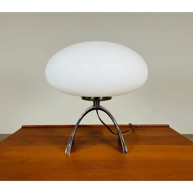 A beautiful vintage example of the classic arch base mushroom table lamp by Laurel Lamp Company featuring the rare chromed...