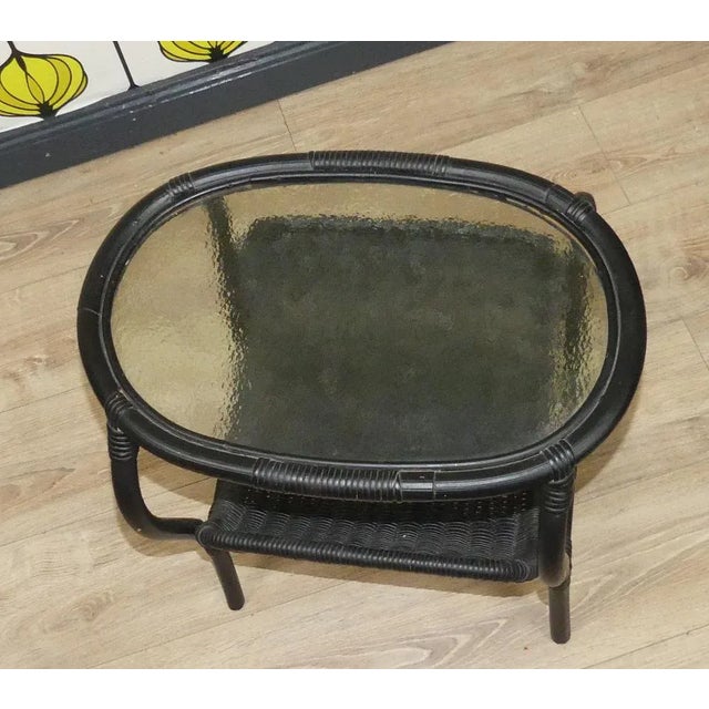 Great side decoration! Very cool table, shelf for magazines etc. Magazine stand with glass plate Classic finely braided...