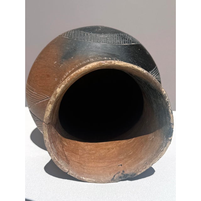 Sculptural African Burnished Earthenware Beer Vessel, Smoke-Fired With Incised Geometry, Early 20th C For Sale In Palm Springs - Image 6 of 6