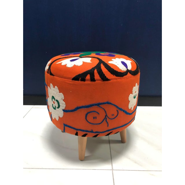 Persimmon 1960s Vintage Turkish Handwoven Suzani Ottoman For Sale - Image 8 of 8