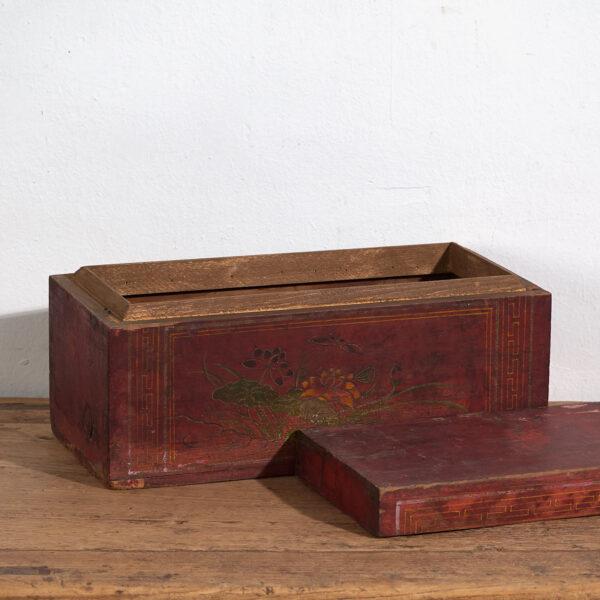 Antique red box with floral motifs (c.1900) Dimensions: Length: 40 cm Depth: 19 cm Height: 18 cmStyle: Qing...