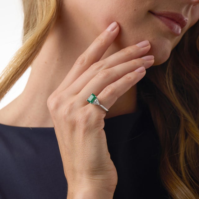 1980s Vintage 1.84 Carat Emerald Diamond Platinum Three Stone Ring, Size 4 For Sale - Image 5 of 7
