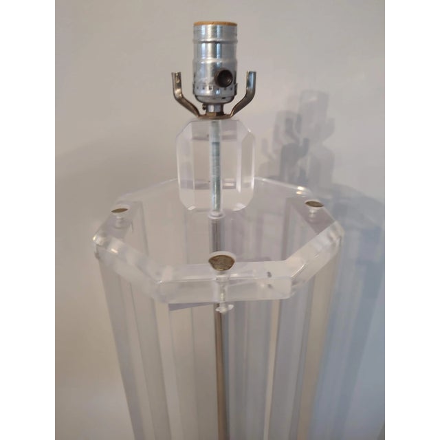 Vintage 1970s Postmodern Lucite Columnar Floor Lamp For Sale - Image 4 of 4